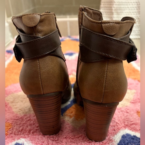 Breckelles Gail Stacked Heel Ankle Boots Brown Size 8 - Picture 6 of 8